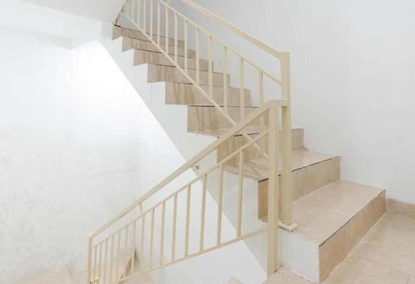 בית מלון כפרי Reddoorz @ Graha Cemerlang Maros