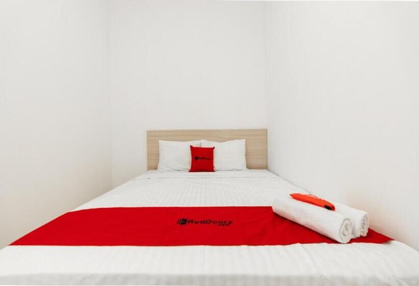 בית מלון כפרי Reddoorz @ Graha Cemerlang Maros