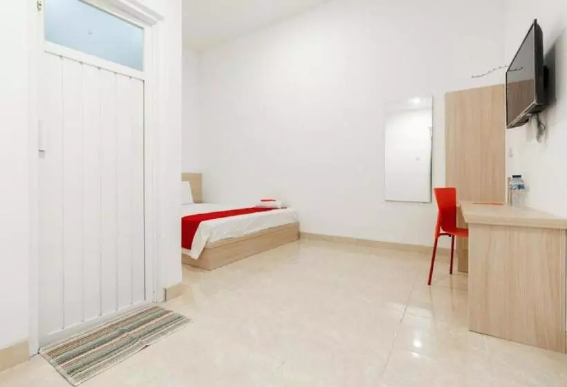 Hotelli Reddoorz @ Graha Cemerlang Maros