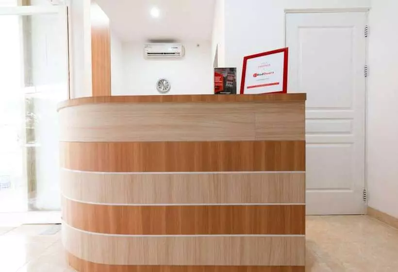 Hotelli Reddoorz @ Graha Cemerlang Maros