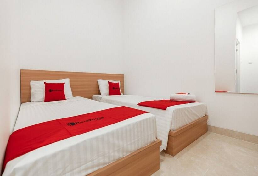 בית מלון כפרי Reddoorz @ Graha Cemerlang Maros