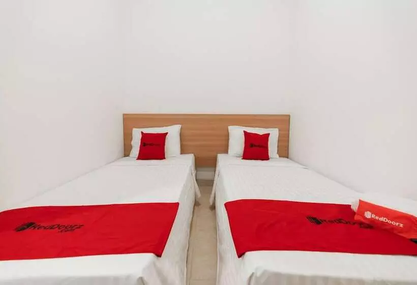 Hotelli Reddoorz @ Graha Cemerlang Maros