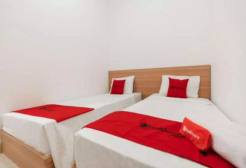 Hotelli Reddoorz @ Graha Cemerlang Maros