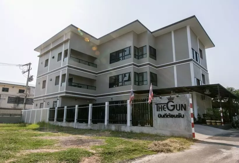 هتل The Gun