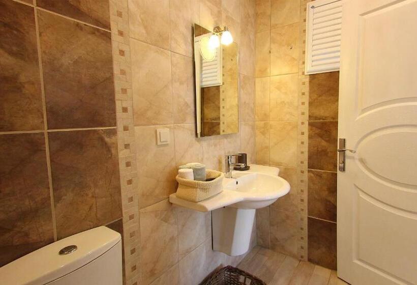 ペンション Losta Sahil Evi 2