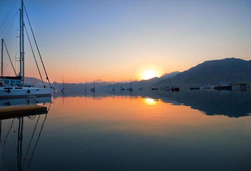 ペンション Losta Sahil Evi 2