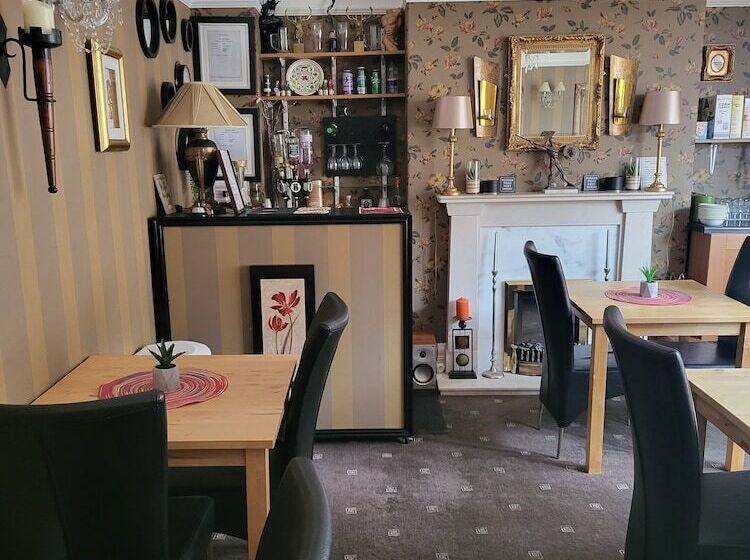 ペンション Rossdene House