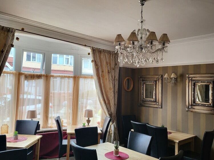 ペンション Rossdene House