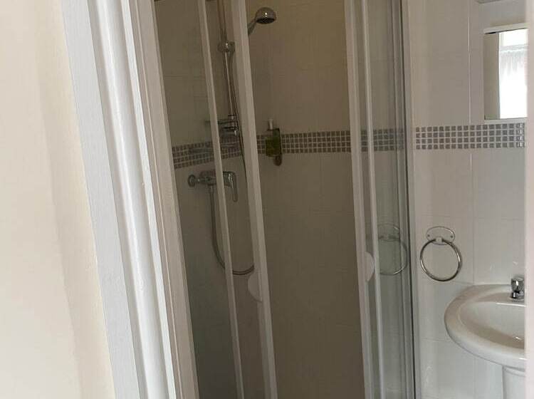 ペンション Rossdene House