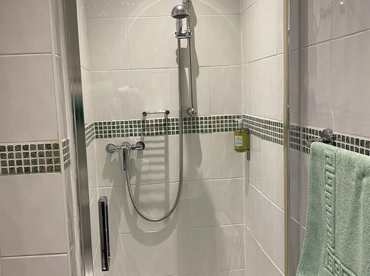 ペンション Rossdene House