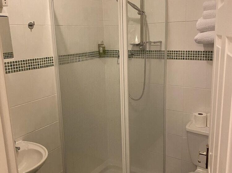 ペンション Rossdene House