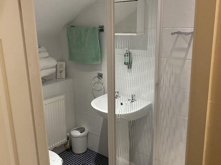 ペンション Rossdene House