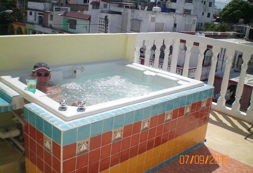 تختخواب و صبحانه Cancun Guest House 4 Terrace Tub