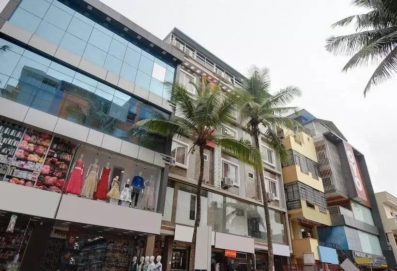 Hotelli O Sri Sai Guru Comforts