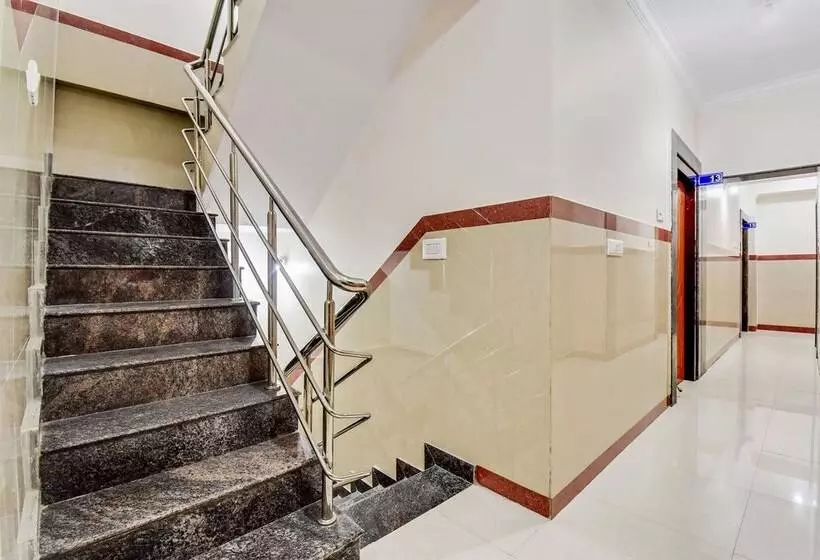 Hotelli O Sri Sai Guru Comforts