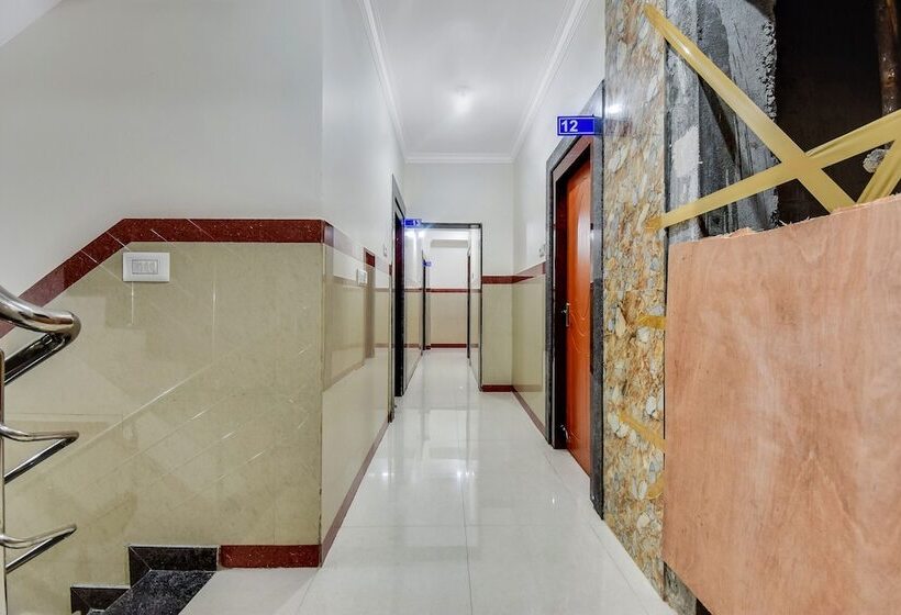 فندق O Sri Sai Guru Comforts