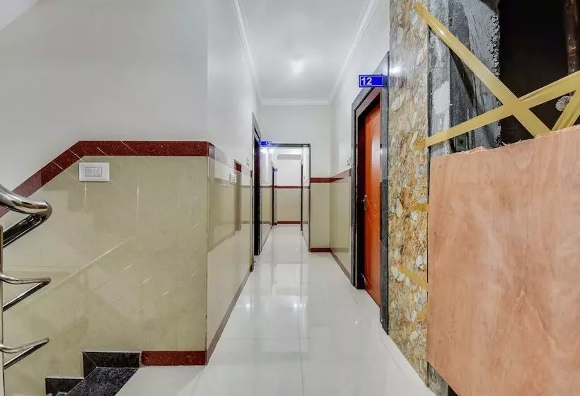 Hotelli O Sri Sai Guru Comforts