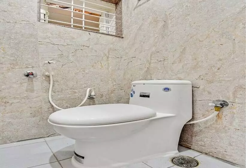 Hotelli O Sri Sai Guru Comforts