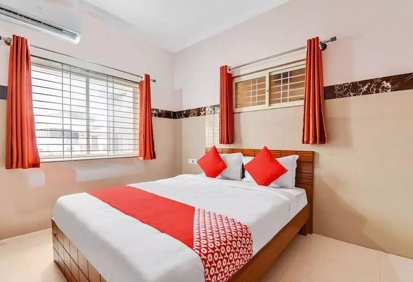 Hotelli O Sri Sai Guru Comforts