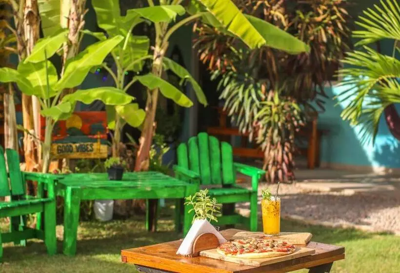 پانسیون Back To The Beach Hostel   Pipa