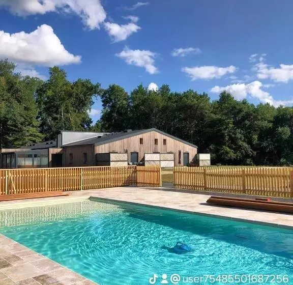 پانسیون Gîtes Du Domaine De La Gauderie