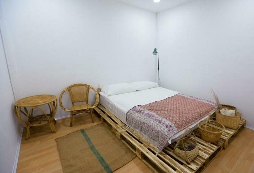 Petit Espace Boutique Hostel