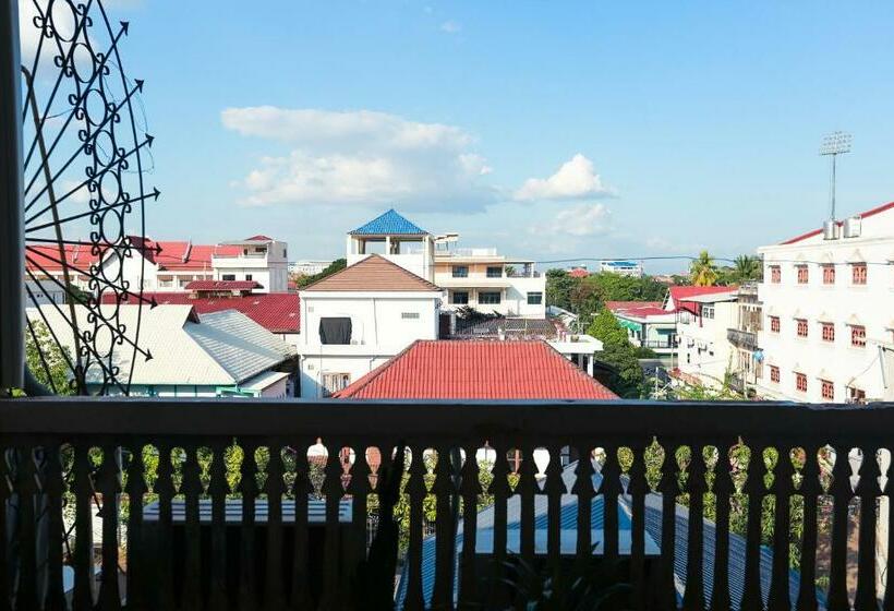 Petit Espace Boutique Hostel