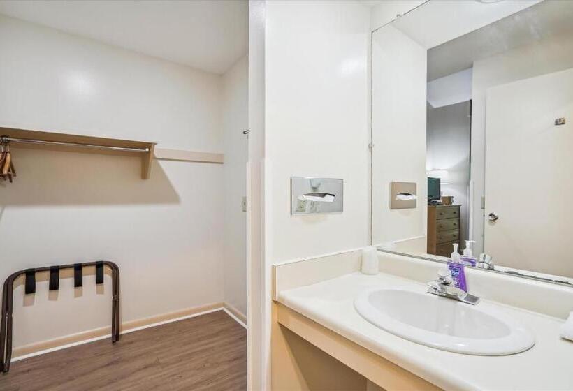 Cedarbrook Standard Hotel Room 105