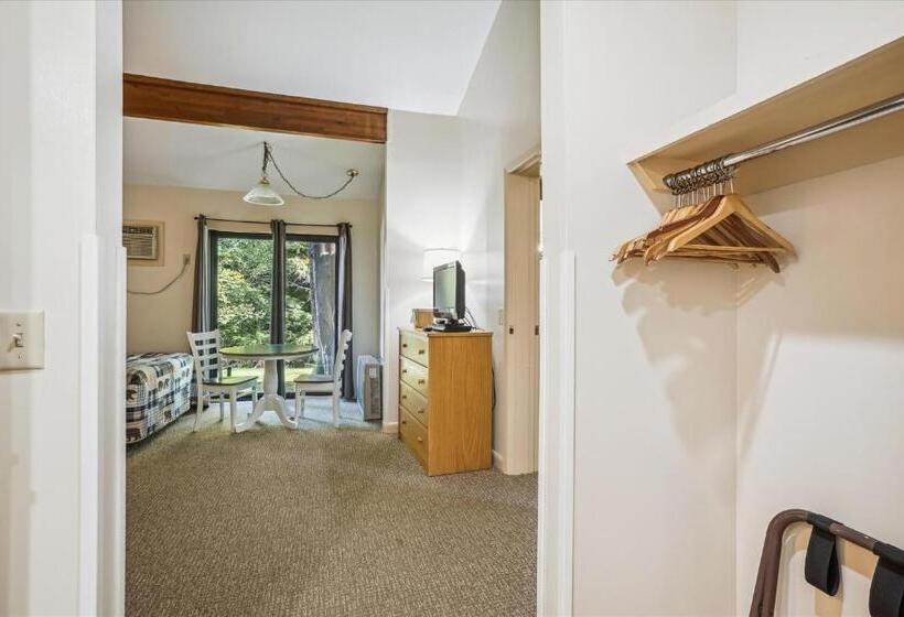 Cedarbrook Standard Hotel Room 105