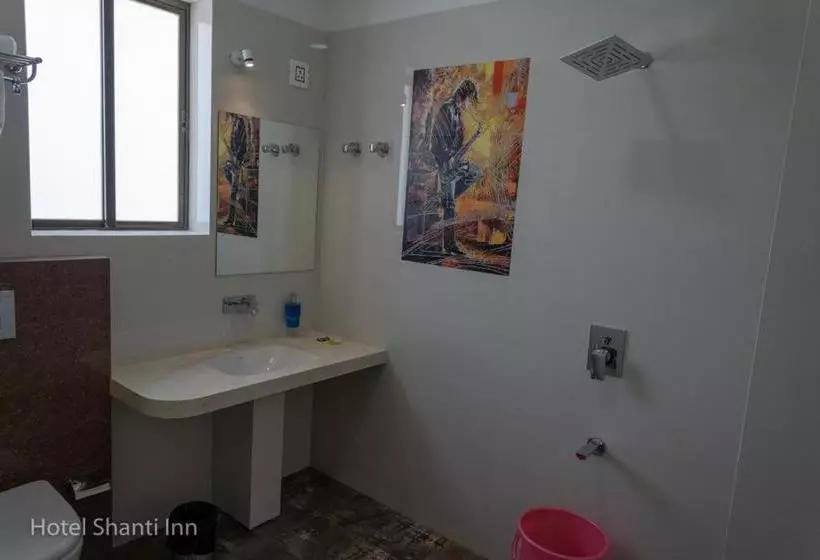 هتل Shanti Inn