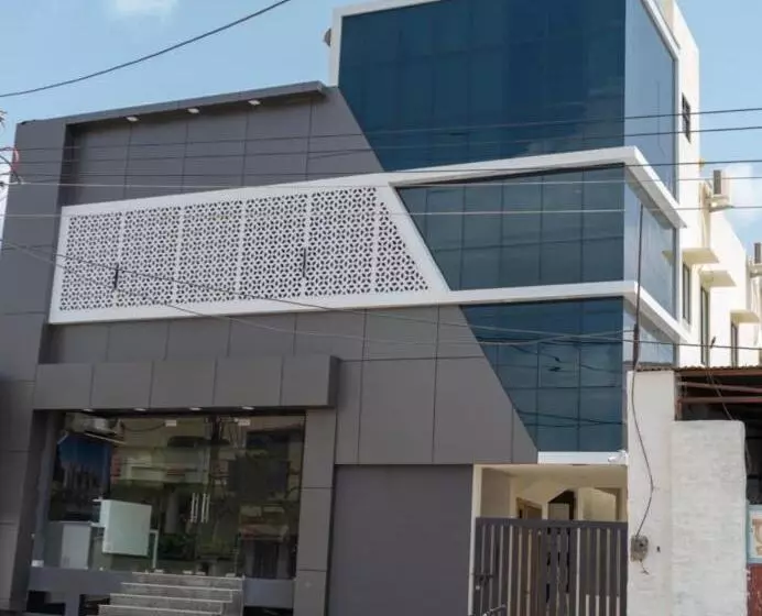 هتل Shanti Inn