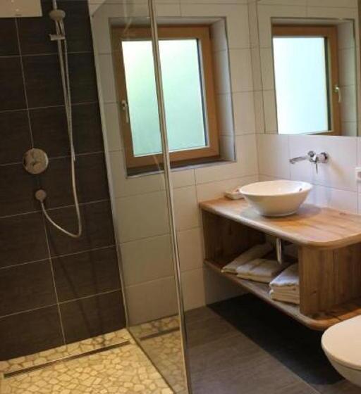 مبيت وإفطار Pension Michael