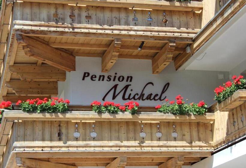 مبيت وإفطار Pension Michael