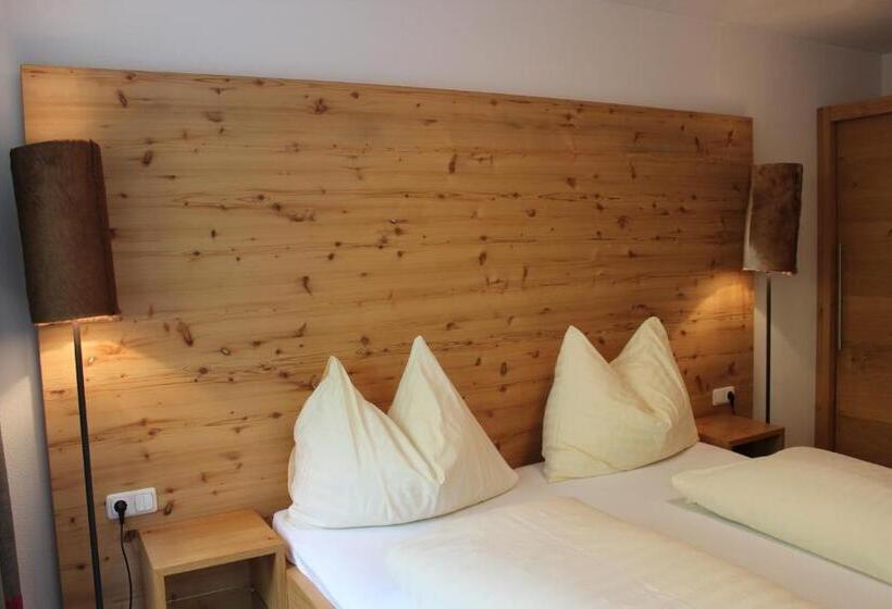 مبيت وإفطار Pension Michael