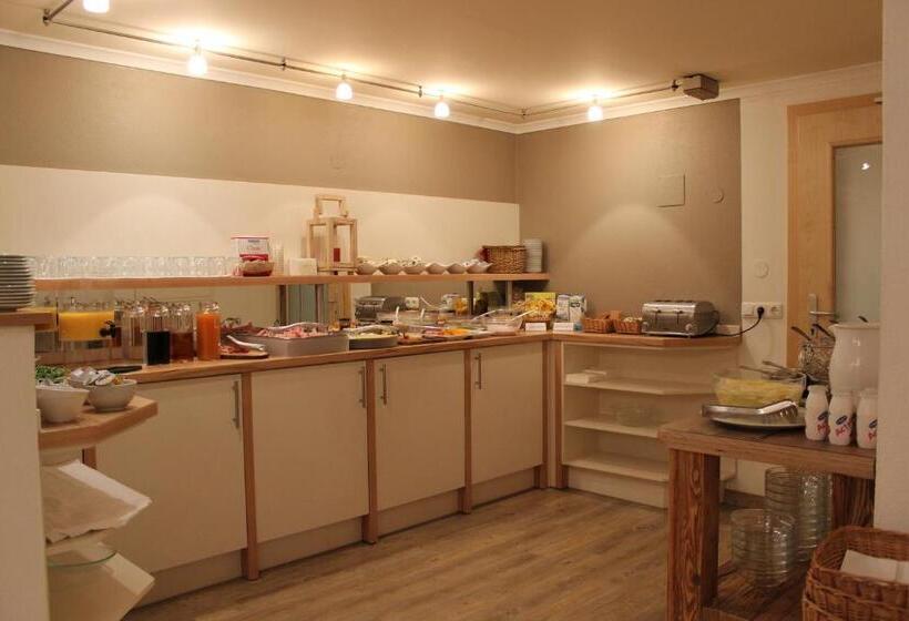 مبيت وإفطار Pension Michael