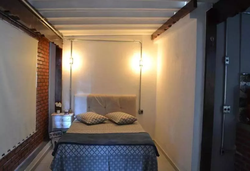 تختخواب و صبحانه Studio House Loft