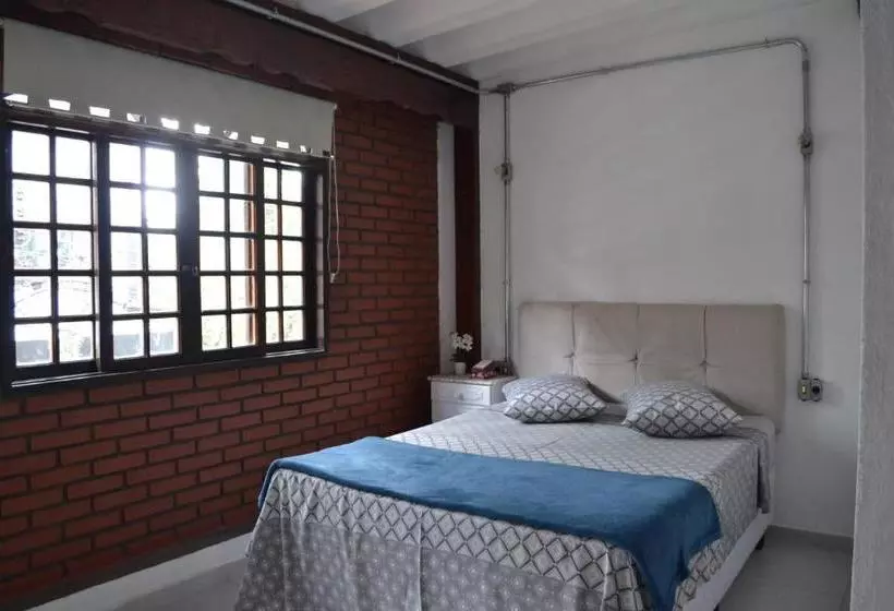 تختخواب و صبحانه Studio House Loft