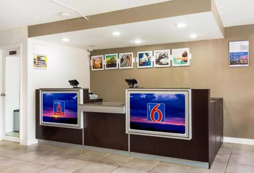 هتل Studio 6 Lagrange