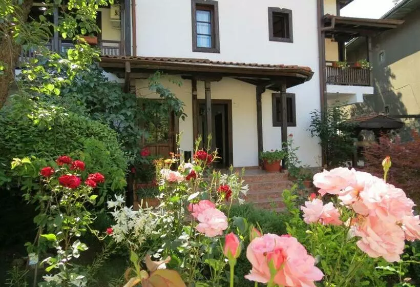 ペンション Oazis Guesthouse