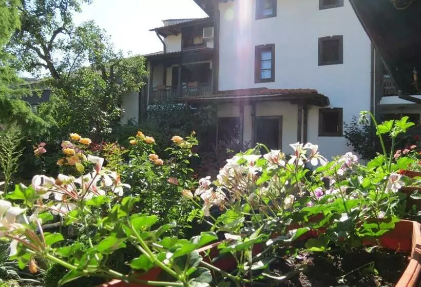 ペンション Oazis Guesthouse