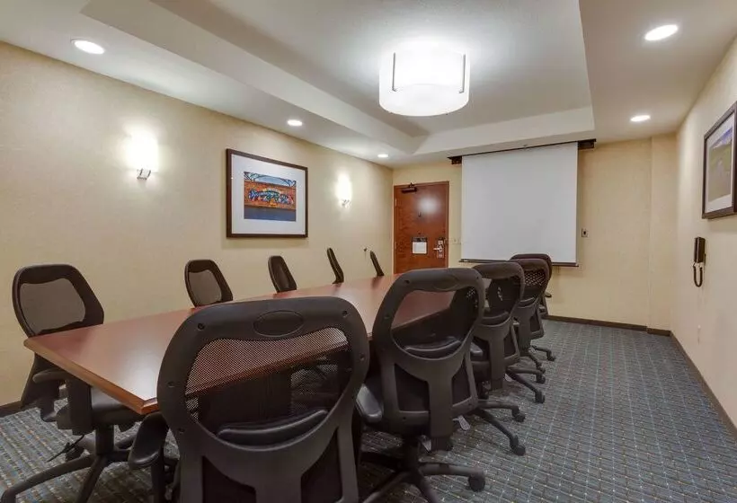 ホテル Drury Inn & Suites Gainesville