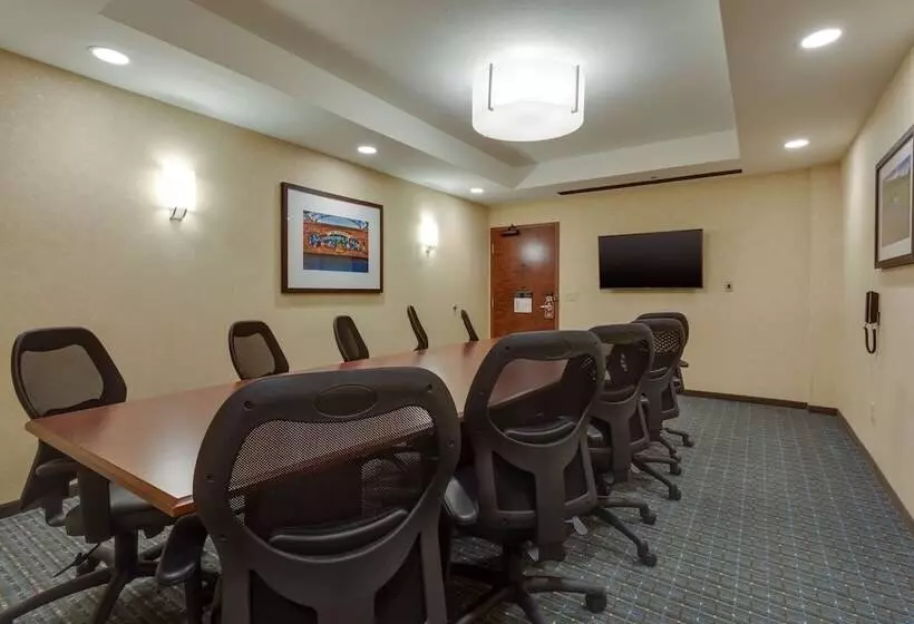 ホテル Drury Inn & Suites Gainesville