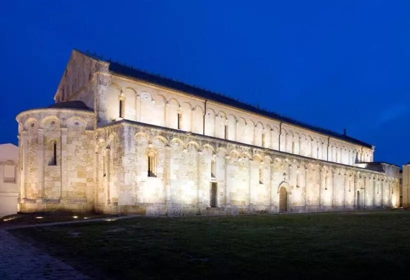 Majatalo Balai Suite