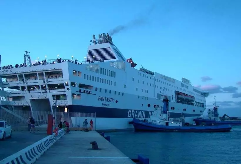 Majatalo Balai Suite