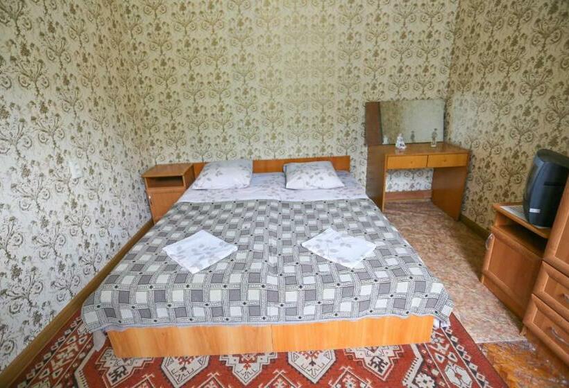 پانسیون Fiesta City