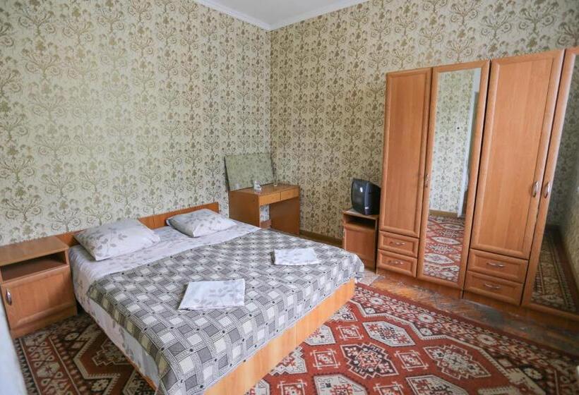 پانسیون Fiesta City