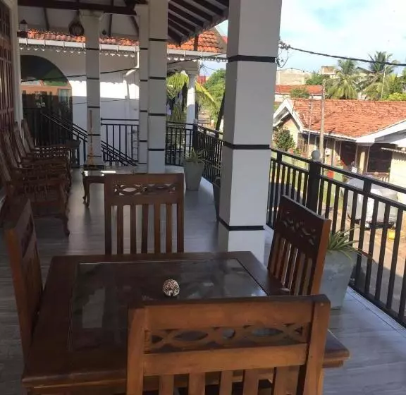 پانسیون Reshani Guest House