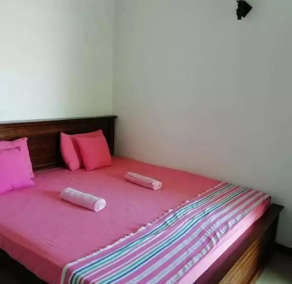 پانسیون Reshani Guest House