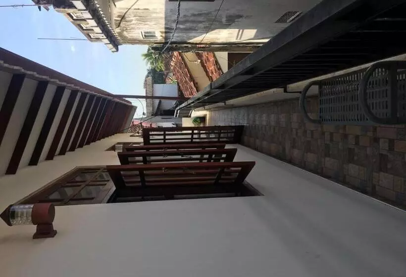 پانسیون Reshani Guest House