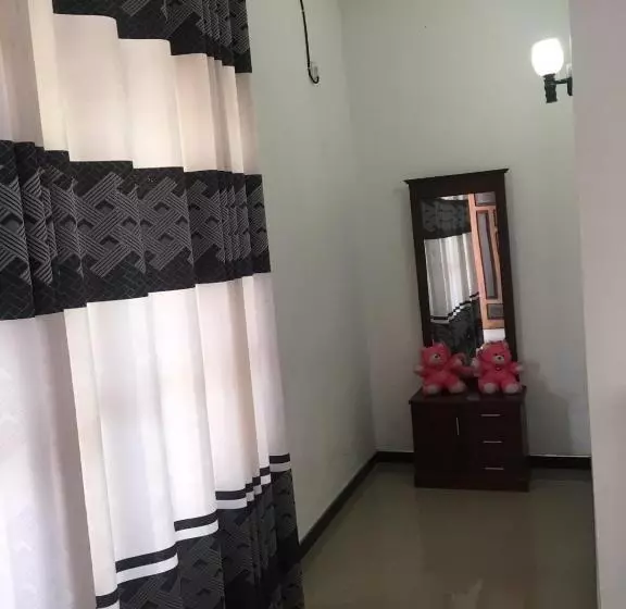 پانسیون Reshani Guest House